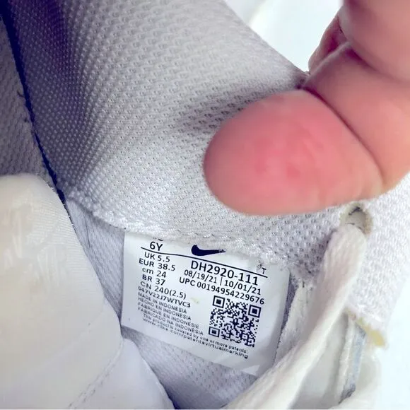 Nike Air Force One AF1 07' Low Triple White Sneaker Shoes size 6 Youth