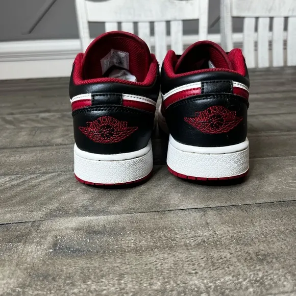 Nike Air Jordan 1 Low University Red Sz 7.5