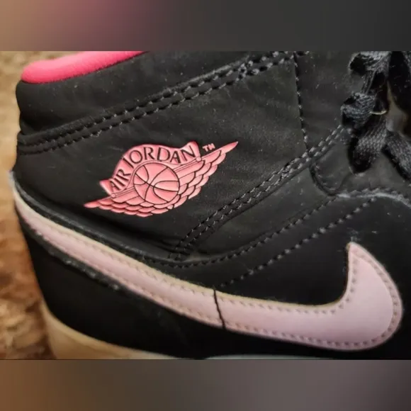 Nike Air Jordan 1 Mid Girl Size 7 Y Black Pink Athletic Shoe Sneakers 555112-066