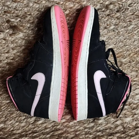 Nike Air Jordan 1 Mid Girl Size 7 Y Black Pink Athletic Shoe Sneakers 555112-066