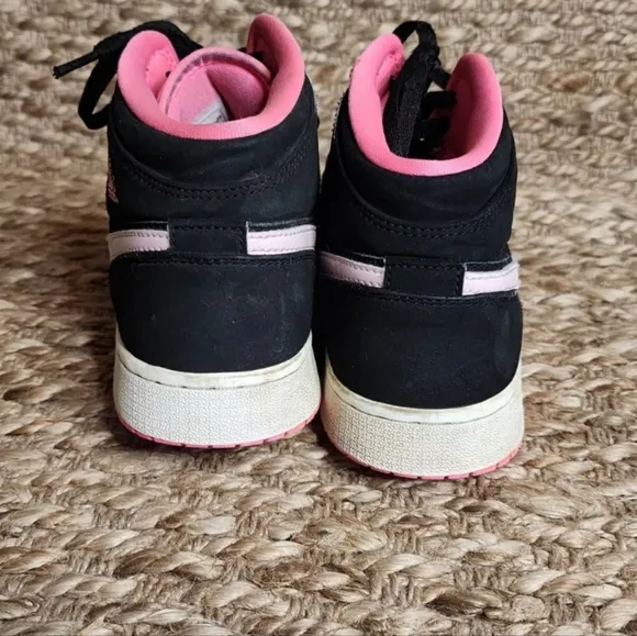 Nike Air Jordan 1 Mid Girl Size 7 Y Black Pink Athletic Shoe Sneakers 555112-066