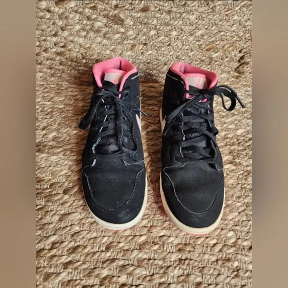 Nike Air Jordan 1 Mid Girl Size 7 Y Black Pink Athletic Shoe Sneakers 555112-066
