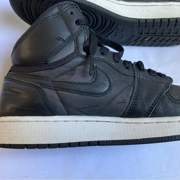 Nike Air Jordan 1 Retro High OG BG Black Satin Gym Red Shoes 5.5Y/ 7W
