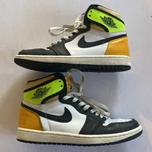 NIKE Air Jordan 1 Retro High Top  555088-118 Basketball Shoes Men’s Size 8