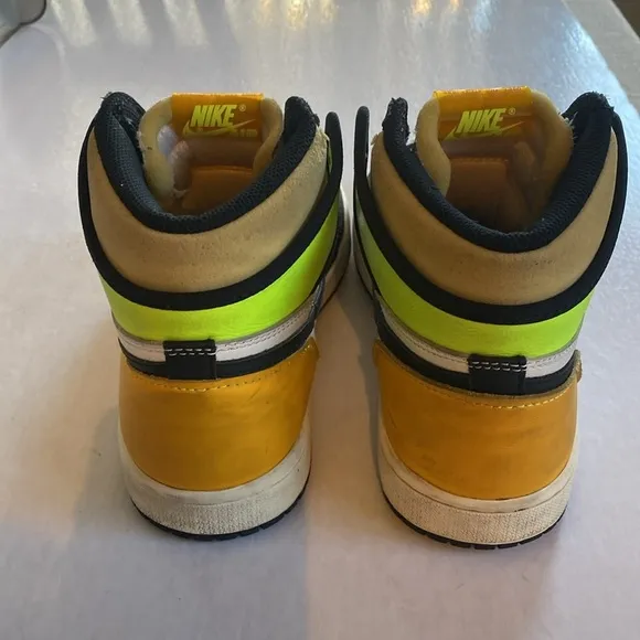NIKE Air Jordan 1 Retro High Top  555088-118 Basketball Shoes Men’s Size 8