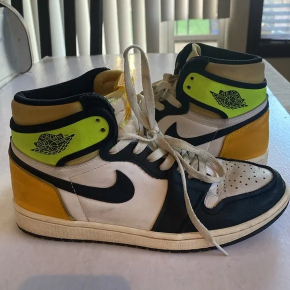 NIKE Air Jordan 1 Retro High Top  555088-118 Basketball Shoes Men’s Size 8