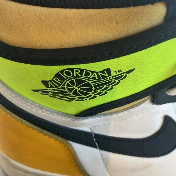 NIKE Air Jordan 1 Retro High Top  555088-118 Basketball Shoes Men’s Size 8