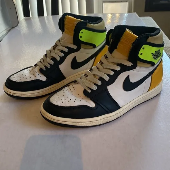 NIKE Air Jordan 1 Retro High Top  555088-118 Basketball Shoes Men’s Size 8