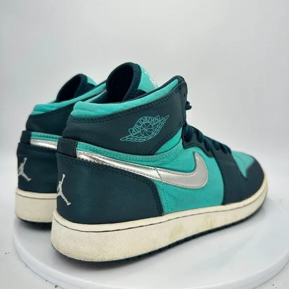 Nike Air Jordan 1 Retro High Youth Size 8Y 332148 318 Hyper Jade Green Shoes