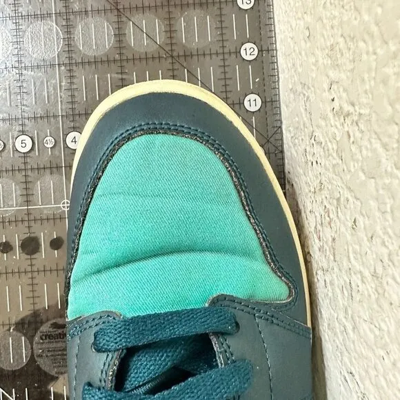 Nike Air Jordan 1 Retro High Youth Size 8Y 332148 318 Hyper Jade Green Shoes