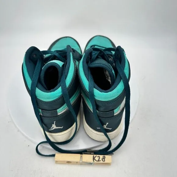 Nike Air Jordan 1 Retro High Youth Size 8Y 332148 318 Hyper Jade Green Shoes