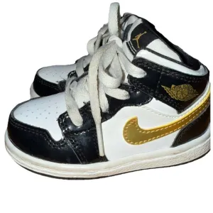 Nike Air Jordan 1 Retro Mid Black Gold White Shoes BQ6933-007 Size 5C Toddler