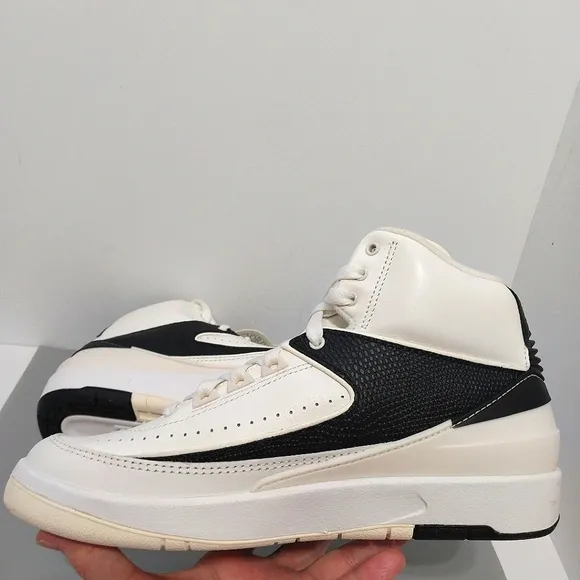 Nike Air Jordan 2 Retro Sail Sneakers, NWT, Size‎ 8.5| EUR 40