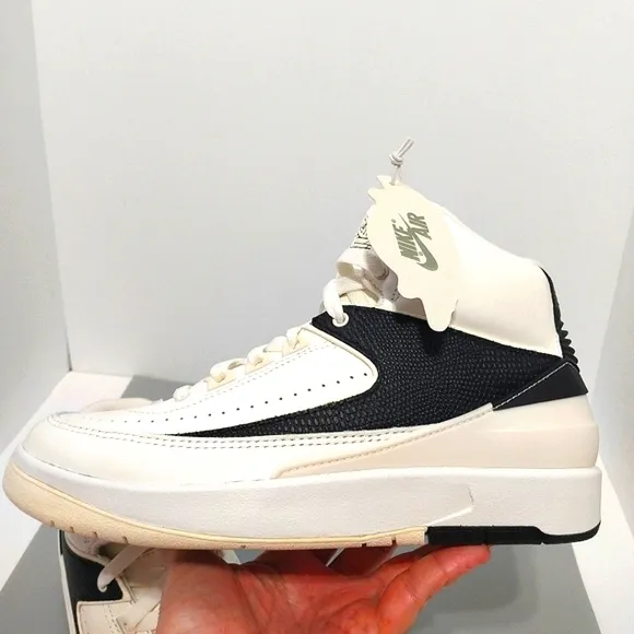 Nike Air Jordan 2 Retro Sail Sneakers, NWT, Size‎ 8.5| EUR 40
