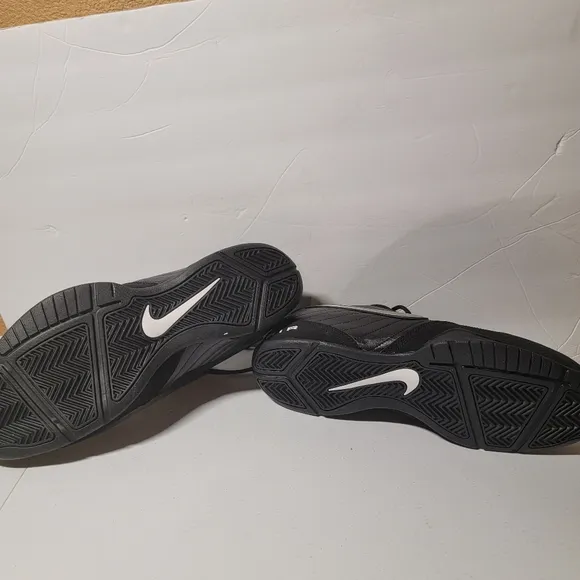 NIKE AIR LOW BASKETBALL SHOES