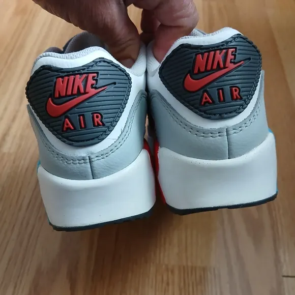 Nike Air Max 90 Comfort/Streetwear Athletic Shoes Size 6.5 Youth/8 Women
