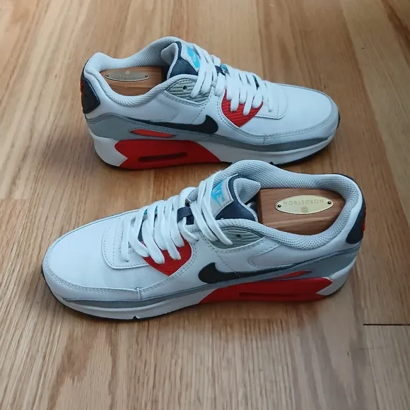 Nike Air Max 90 Comfort/Streetwear Athletic Shoes Size 6.5 Youth/8 Women
