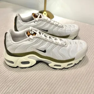 Nike Air Max Plus Leopard Low GS Shoes White DX9283-100 NEW Sz 5Y / WMNS 6.5