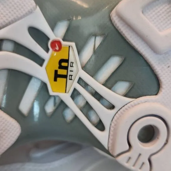 Nike Air Max Plus White Pure Platinum DM2362-100 Women's Size 9.5
