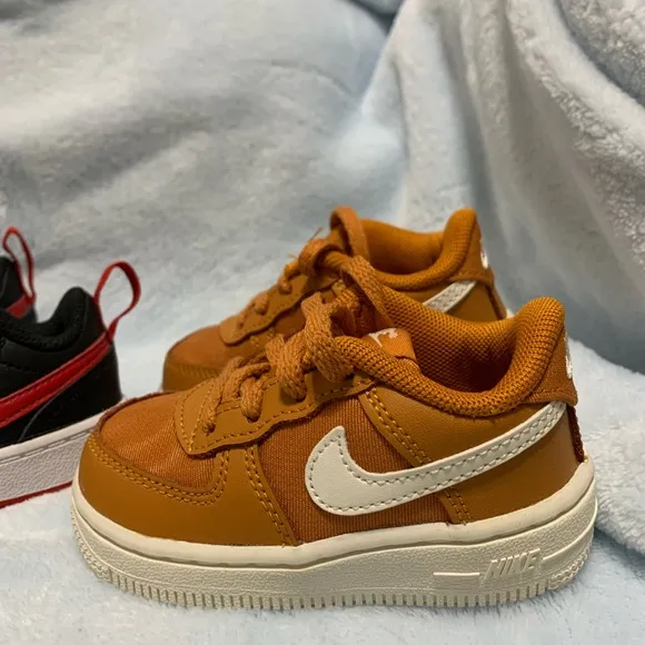 Nike baby shoes size 5c