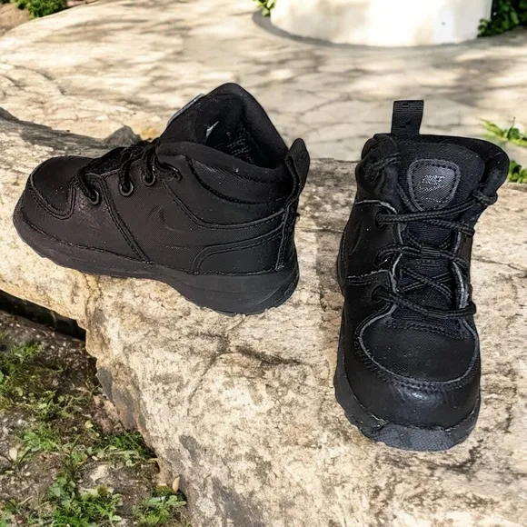 Nike Big Boys All Black Manoa LTR (GS) Shoes