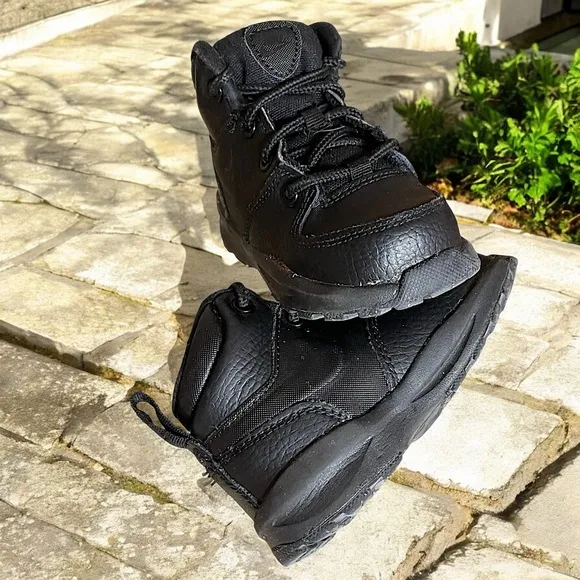 Nike Big Boys All Black Manoa LTR (GS) Shoes