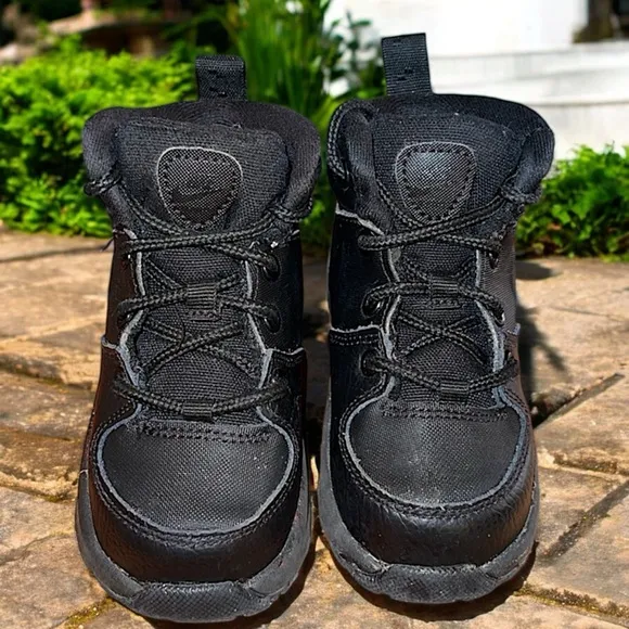 Nike Big Boys All Black Manoa LTR (GS) Shoes