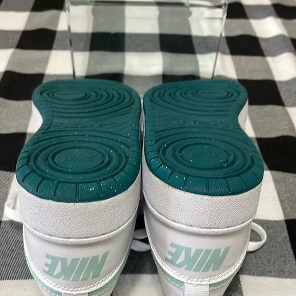 Nike Big Kid Court Borough Low Recraft GS Sneakers Shoe White Jade Ice Teal 6.5Y