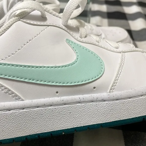 Nike Big Kid Court Borough Low Recraft GS Sneakers Shoe White Jade Ice Teal 6.5Y