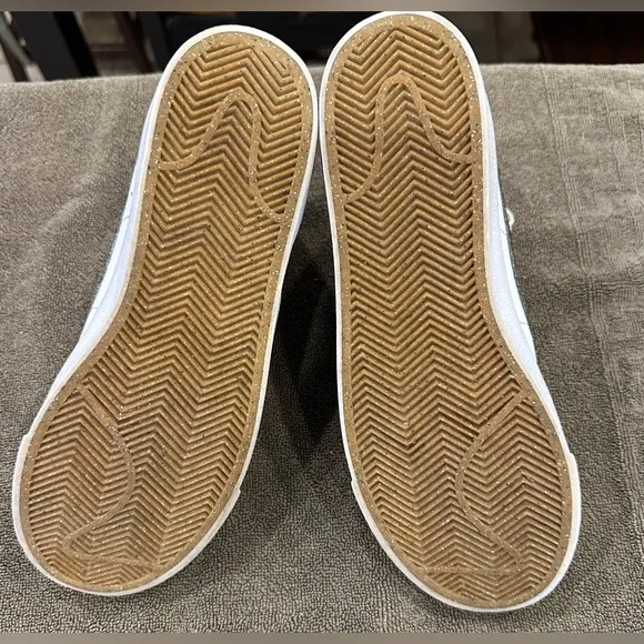 Nike big kid White and Black High-Top Sneakers