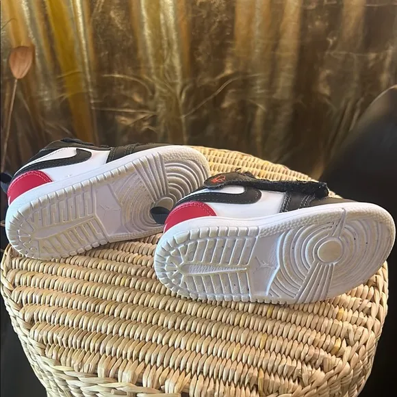 Nike Black and Red tennis shoes