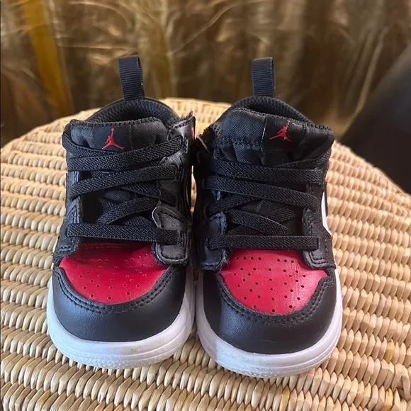 Nike Black and Red tennis shoes