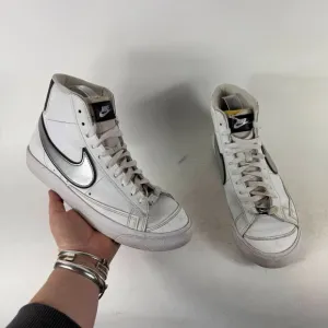 Nike Blazer Mid 77 Essential Snekaers Women's 10 Metallic Silver Running Shoes