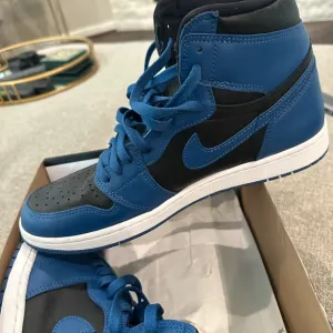 Nike Blue and Black Sneakers High-Top Style