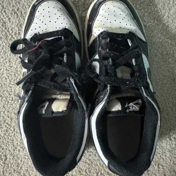Nike Boys Low Panda Dunks Size 3.5
