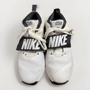 Nike Boys Team Hustle D8 881941-100 White Basketball Shoes Sneakers Size 6.5Y