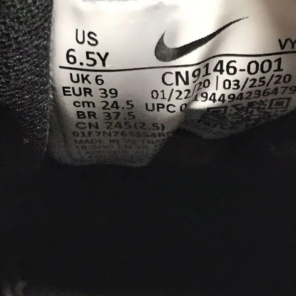 Nike Boys Varsity CN9146-001 All Black Running Shoes Sneakers Size 6.5Y Lace Up