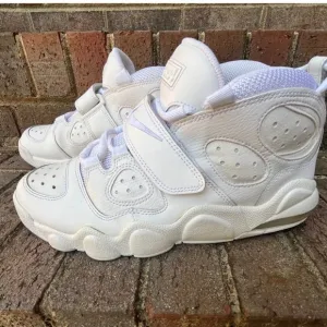 Nike CB 34 Basketball Shoes Godzilla Triple White Size 9 men's