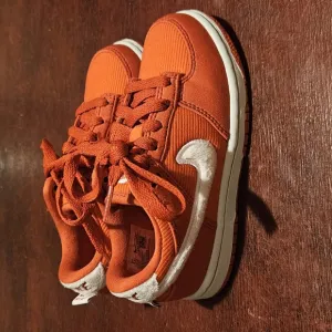 Nike Day Low Valentine's Day Solemates Girls 12