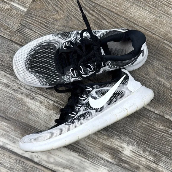Nike Free Runner Black and White Athletic Shoes, 7.5