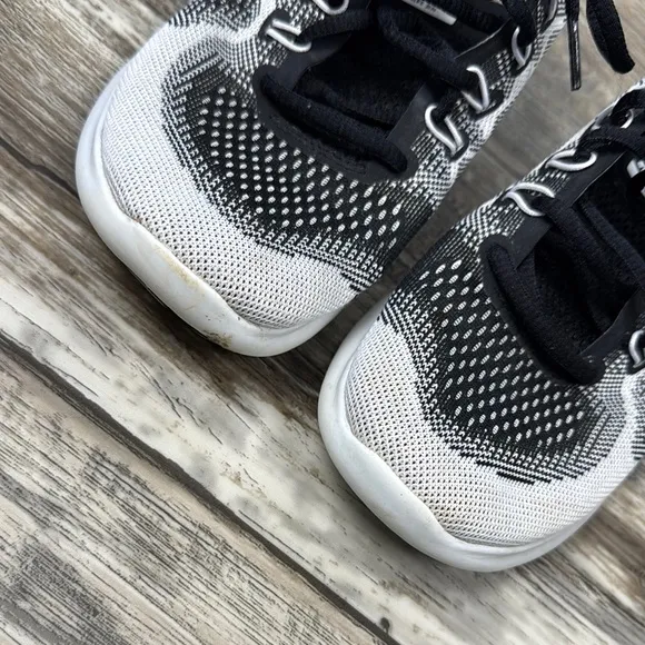Nike Free Runner Black and White Athletic Shoes, 7.5