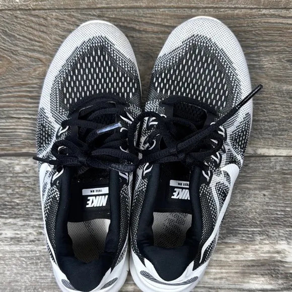 Nike Free Runner Black and White Athletic Shoes, 7.5