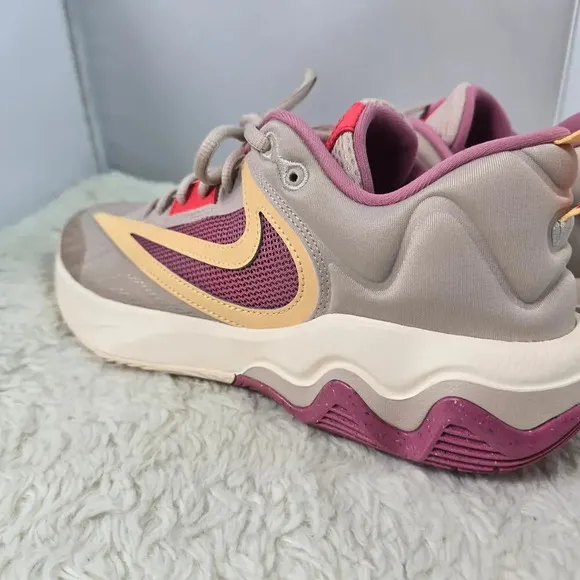 Nike Giannis Immortality 3 Low Shoes Men's 9.5 Berry Guava Ice Fossil Gold New
