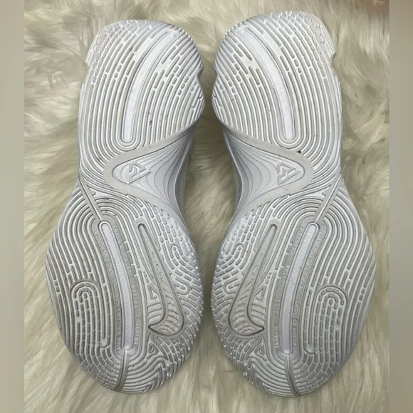 🏀Nike Giannis Immortality 3 Triple White Mens Shoes size 9