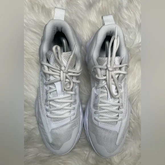 🏀Nike Giannis Immortality 3 Triple White Mens Shoes size 9