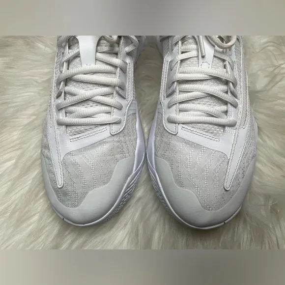 🏀Nike Giannis Immortality 3 Triple White Mens Shoes size 9