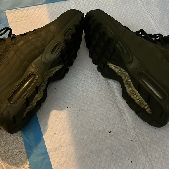 Nike Green and Black Athletic Shoes High-Top Design