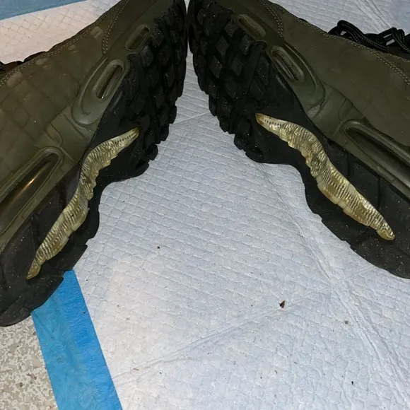 Nike Green and Black Athletic Shoes High-Top Design