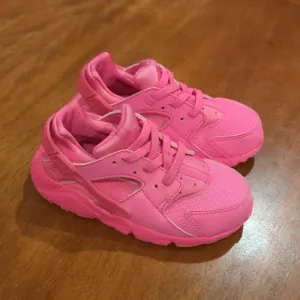 Nike  Huarache  Run  Laser  Fuchsia  Little  Kids  Girls toddler size 9   Shoes