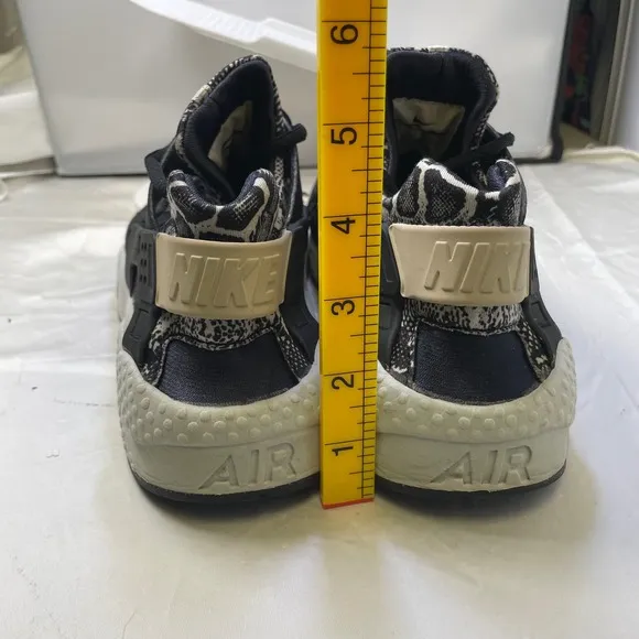 Nike Huarache Run Sneakers Black White Snake Print Shoes Size 10